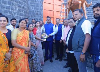 परिवहन मंत्री अचानक हिंगणा बसस्थानकाला भेट देतात तेव्हा…